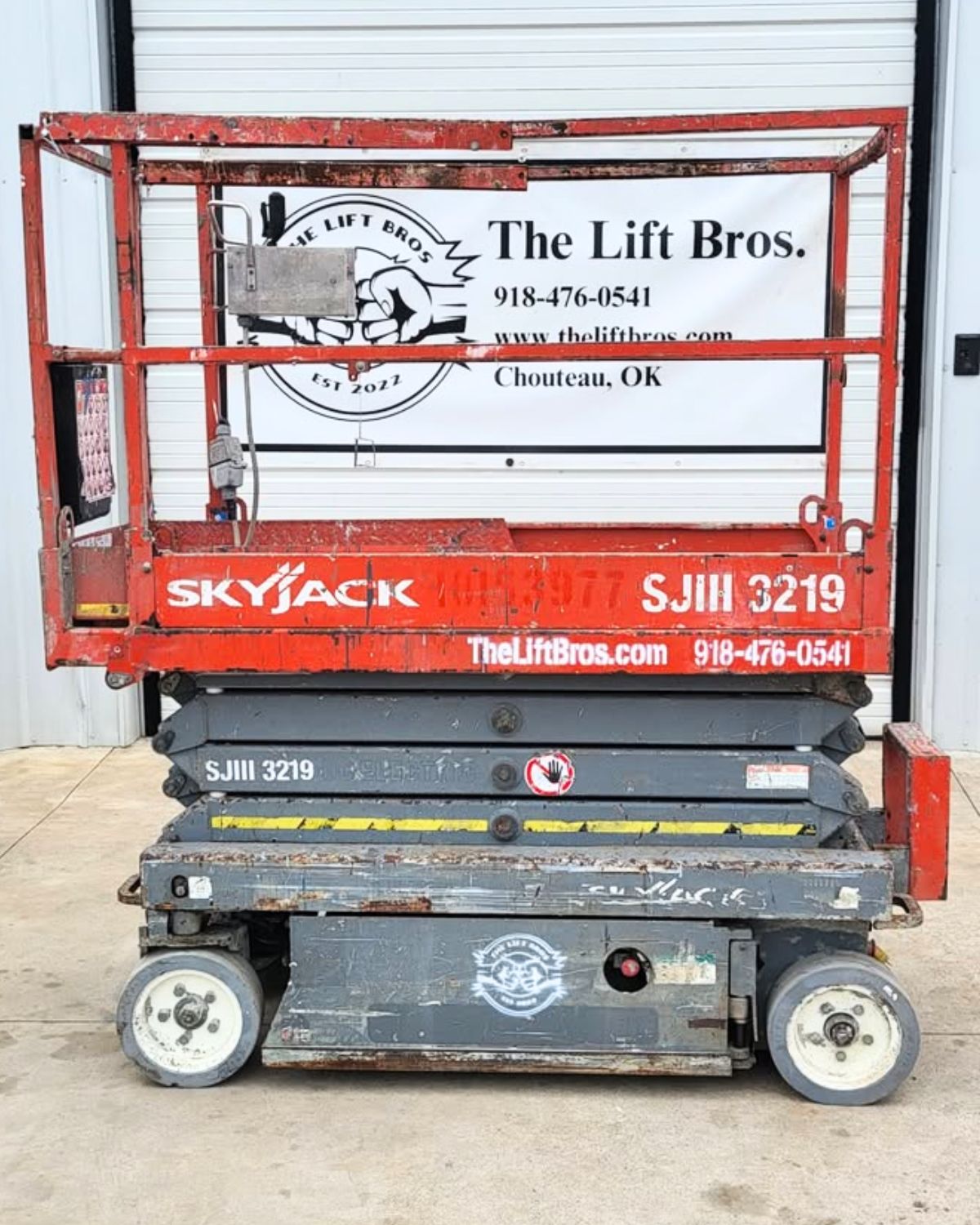 Skyjack Scissor Lift