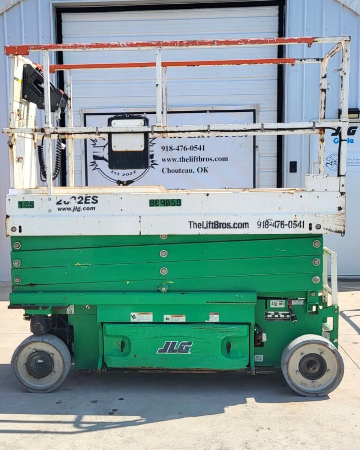 JLG Scissor Lift