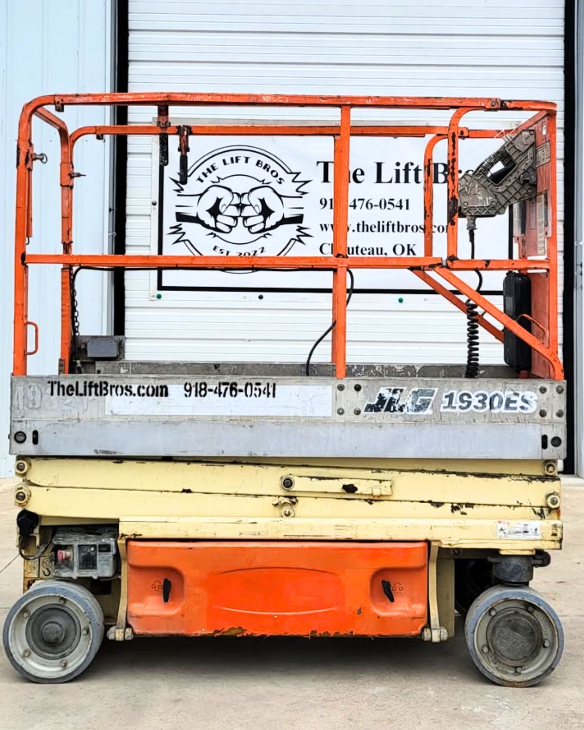 JLG Scissor Lift