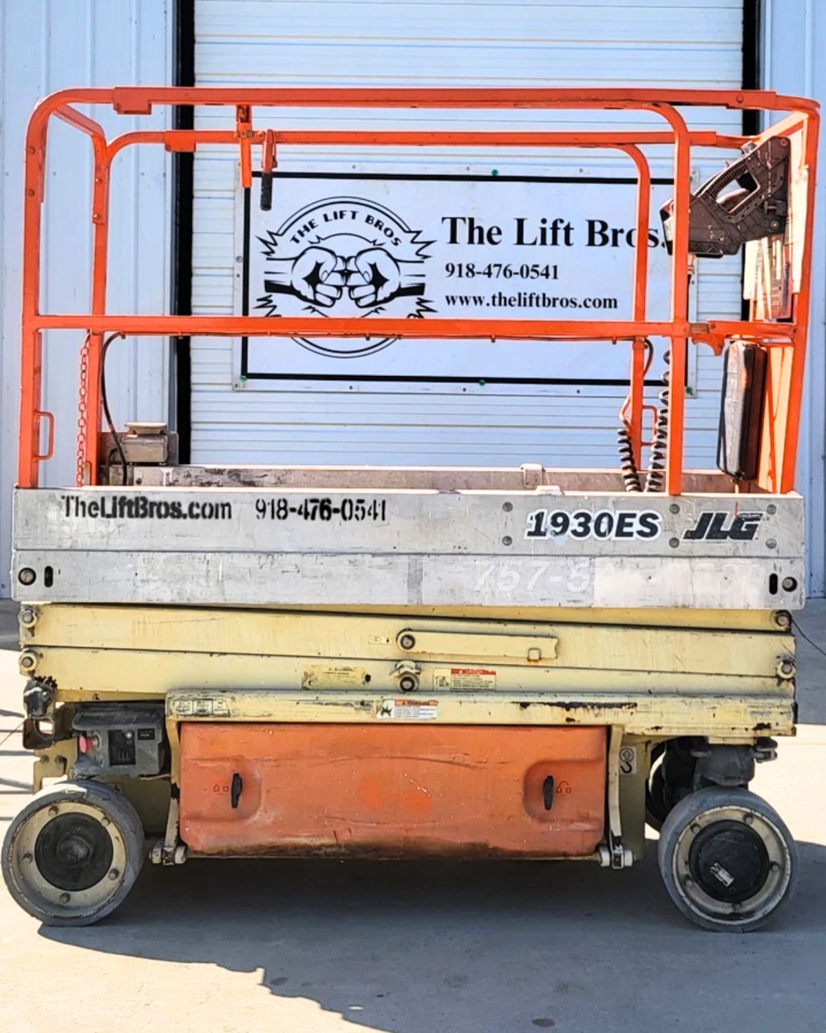 JLG Scissor Lift