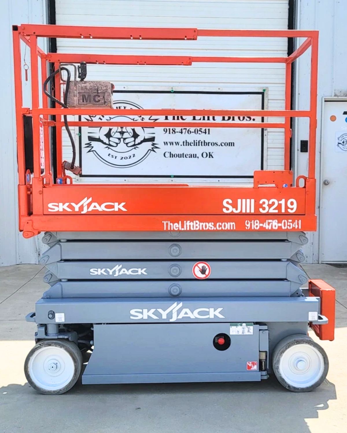 Skyjack Scissor Lift