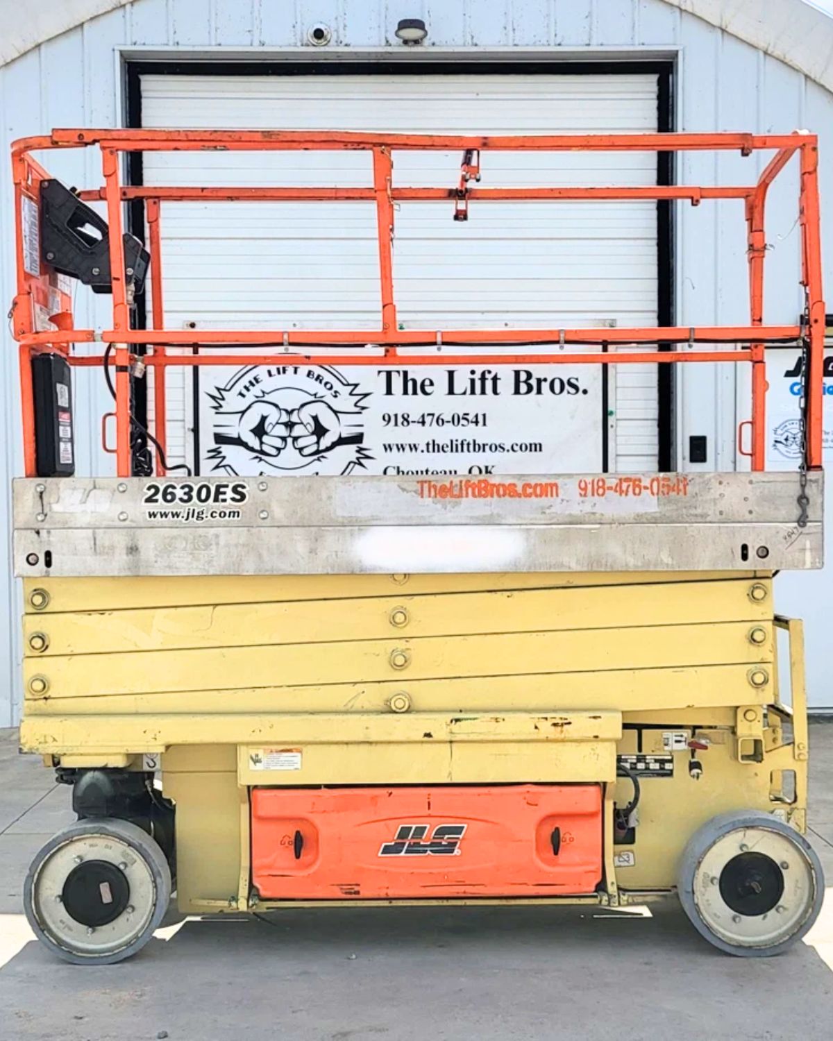 JLG Scissor Lift