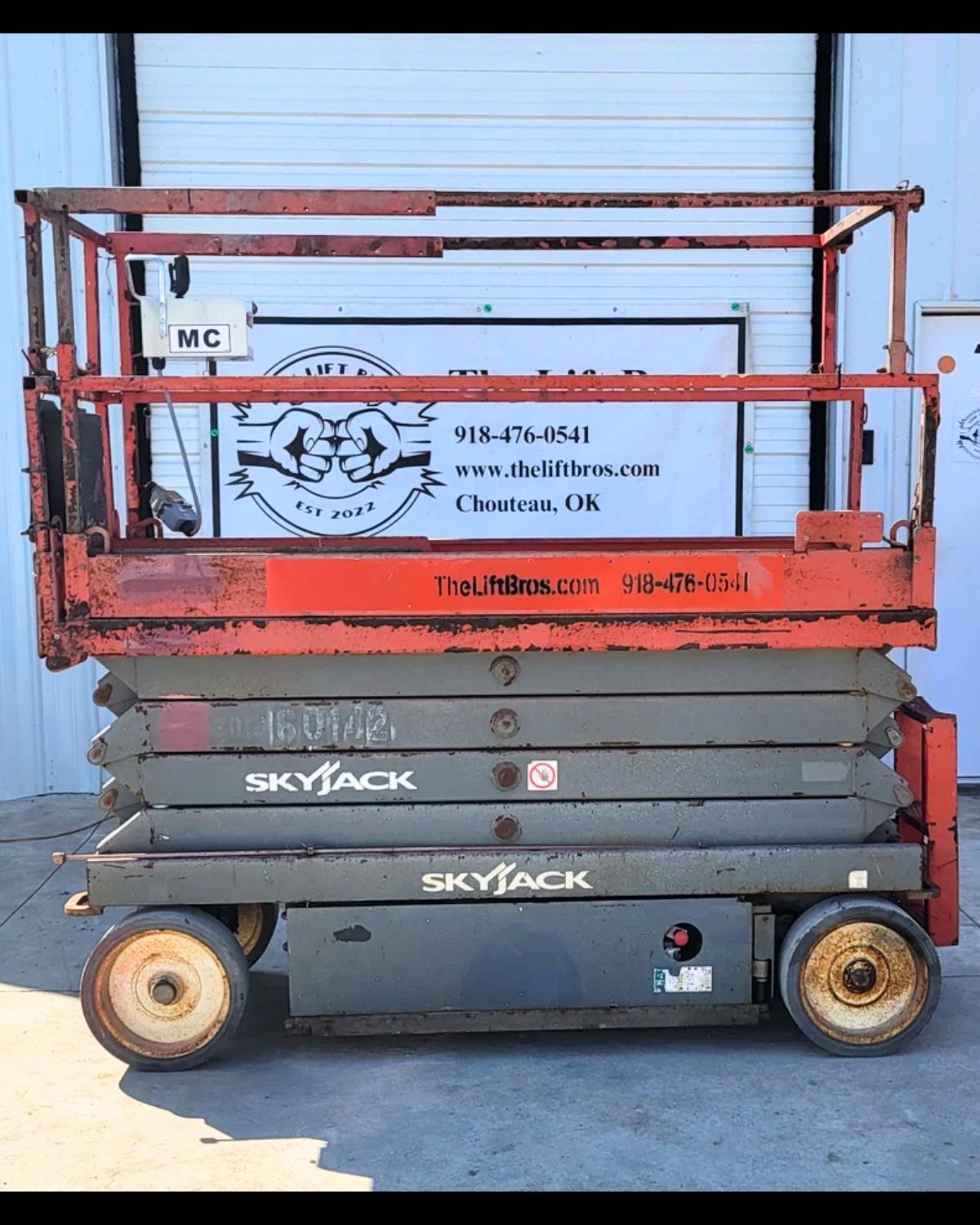 Skyjack Scissor Lift