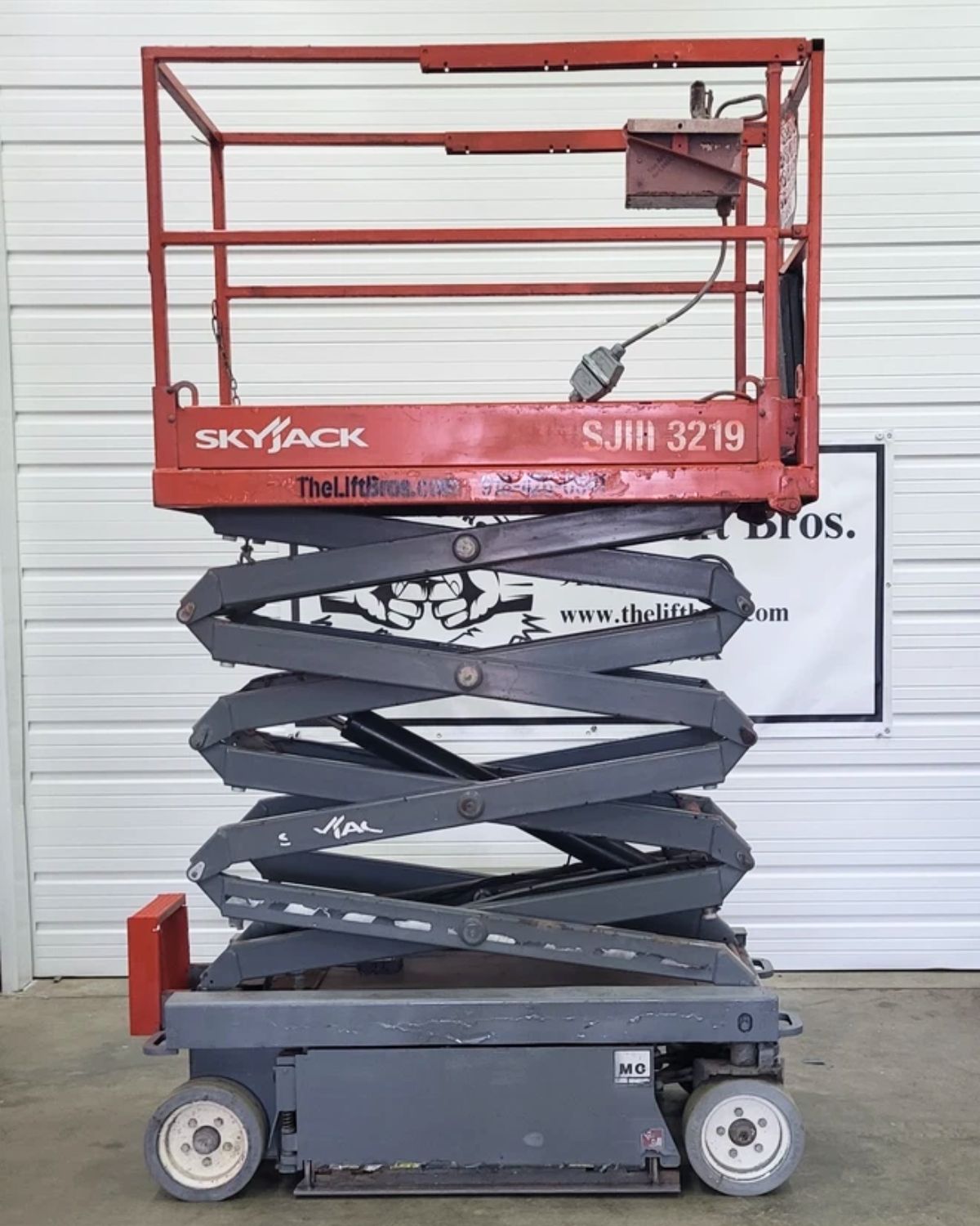 Skyjack Scissor Lift