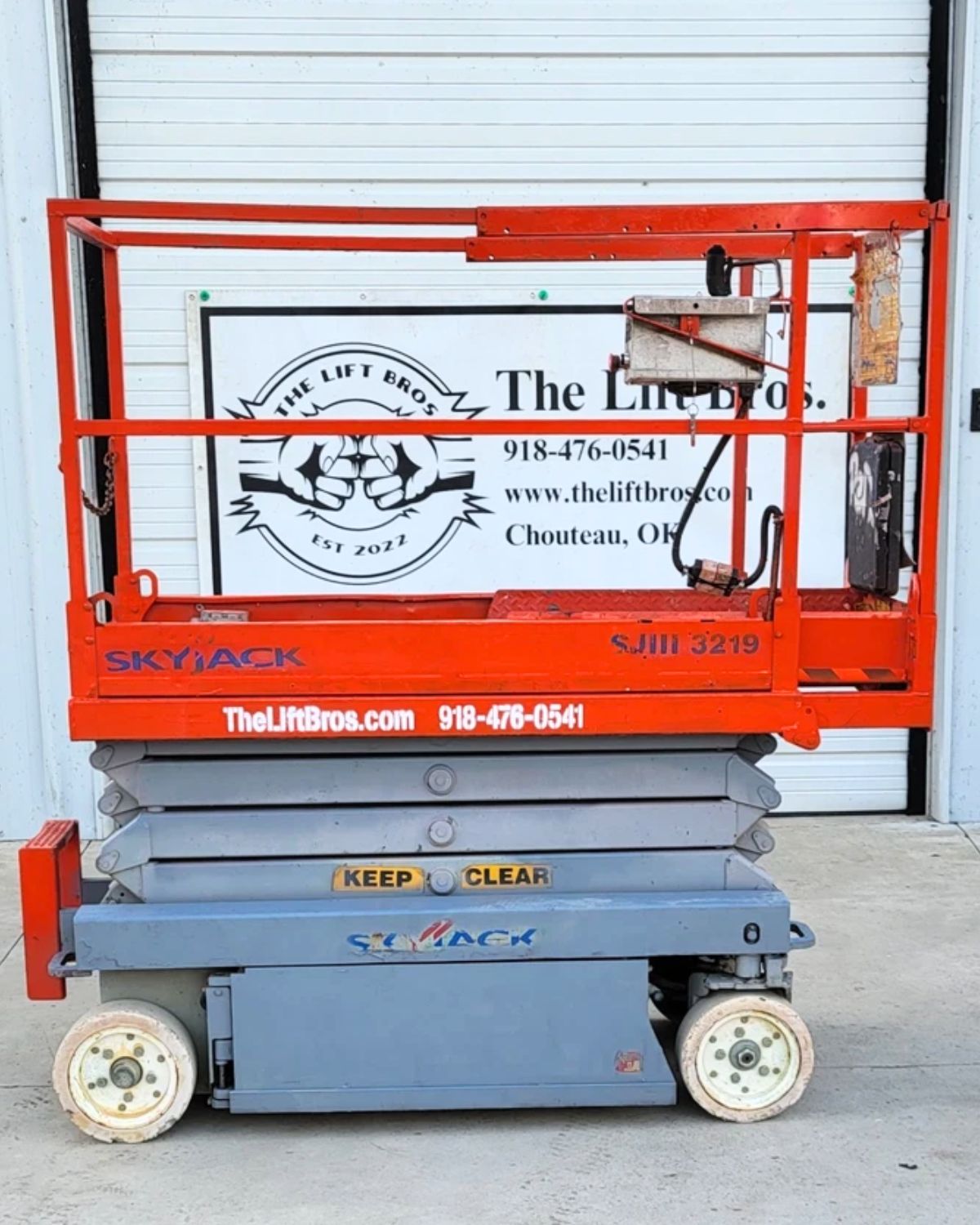 Skyjack Scissor Lift