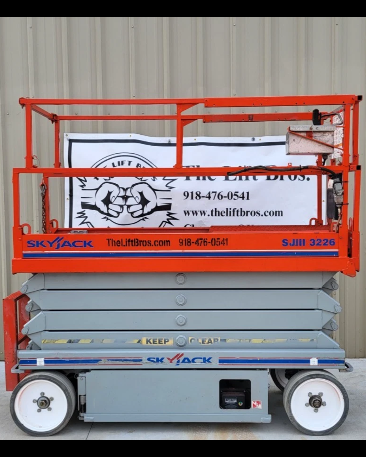 Skyjack Scissor Lift