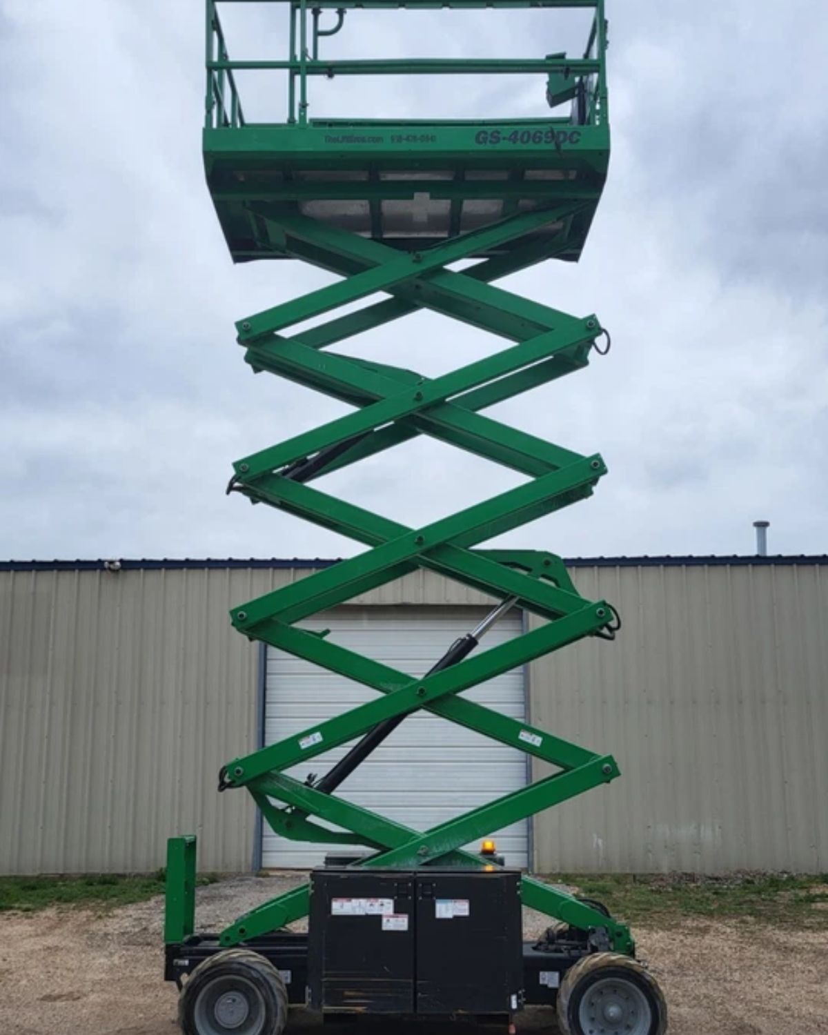 2016 Genie 4069DC 40' Rough Terrain Lift